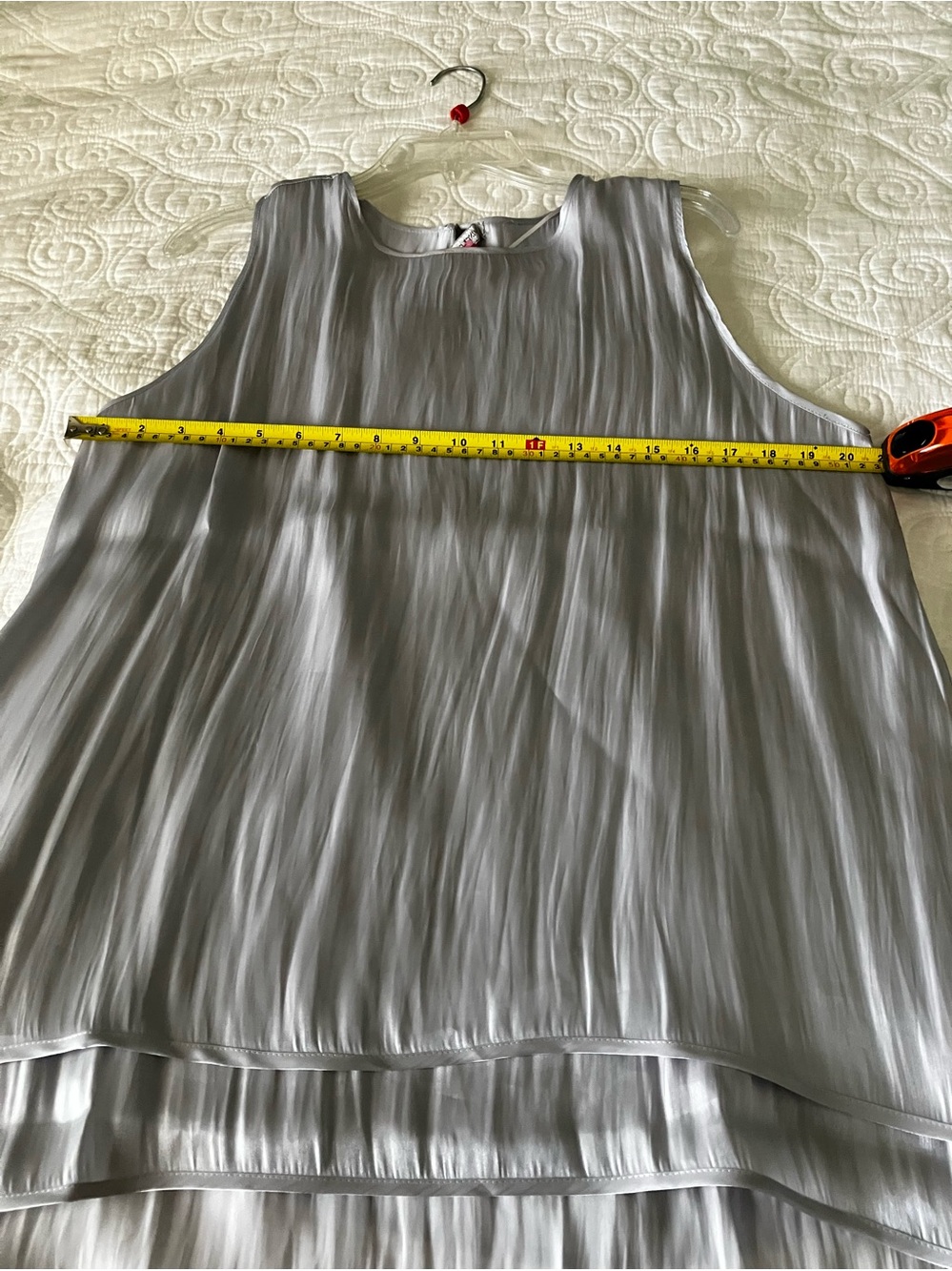 NWOT-Vince Camuto Silvery Gray Tiered Sleeveless Blouse XL Flowy High-Low Hem | - Picture 5 of 8